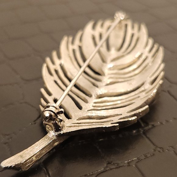 Elegant Signed JJ (Jonette Jewelry) Openwork Flowing Silver Leaf Sleek Brooch - Picture 2 of 5